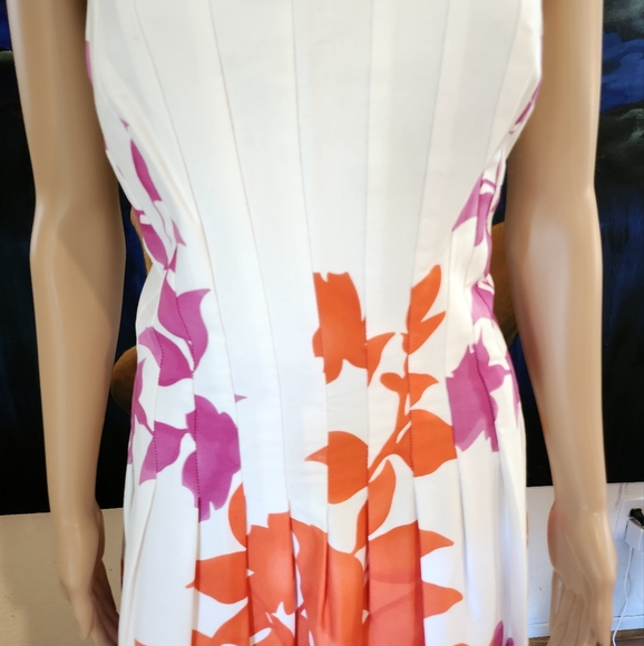 Colorful sleeveless pleated dress - Picture 2 of 13